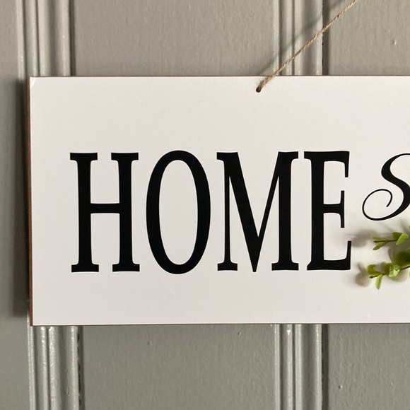 NWT White w/ Black HOME SWEET HOME 🍃 Horizontal Wooden Decor Sign w/ Greenery - Picture 3 of 13